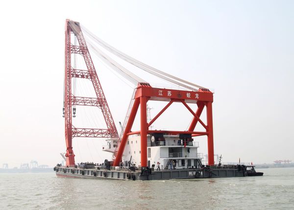 600 ton floating crane vessel