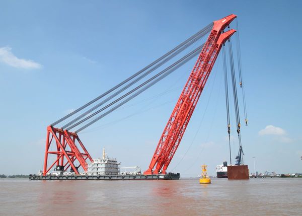 2000T floating crane ship Qin Hanggong
